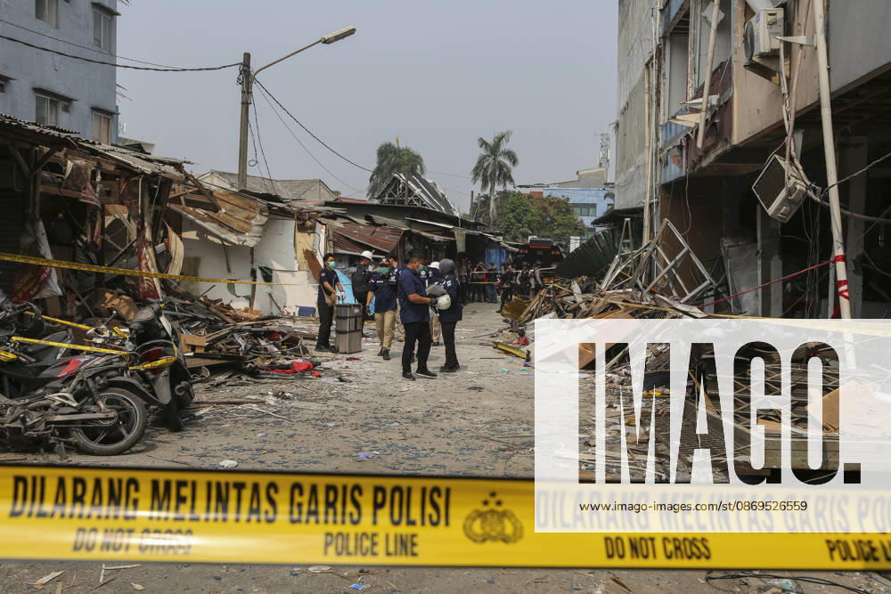 Blast at Indonesian market kills 2, injures 11 in South Tangerang BANTEN, INDONESIA - OCTOBER 15: Police officers investigate the scene of an explosion at a market in South Tangerang, on the outskirt of Jakarta, Indonesia, on October 15, 2026. The blast killed two people and injured at least 11 others, according to police. Investigators are examining the cause of the explosion after finding an ethylene gas cylinder at the site. The blast damaged shop-house buildings and scattered debris across the surrounding commercial area. Agoes Rudianto Anadolu Banten Indonesia. Editorial use only. Please get in touch for any other usage.