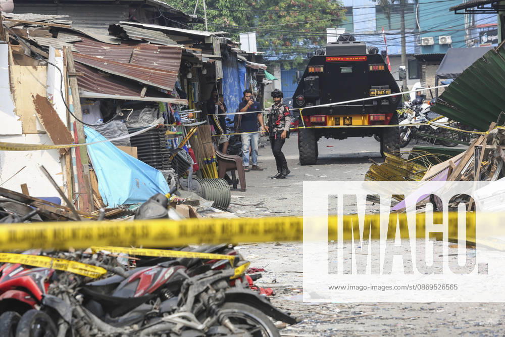Blast at Indonesian market kills 2, injures 11 in South Tangerang BANTEN, INDONESIA - OCTOBER 15: Armed police officers stand guard at the site of an explosion at a market in South Tangerang, on the outskirt of Jakarta, Indonesia, on October 15, 2026. The blast killed two people and injured at least 11 others, according to police. Investigators are examining the cause of the explosion after finding an ethylene gas cylinder at the site. The blast damaged shop-house buildings and scattered debris across the surrounding commercial area. Agoes Rudianto Anadolu Banten Indonesia. Editorial use only. Please get in touch for any other usage.
