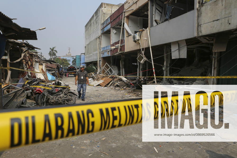 Blast at Indonesian market kills 2, injures 11 in South Tangerang BANTEN, INDONESIA - OCTOBER 15: A damaged shop-house buildings and debris scattered across the site of an explosion at a market in South Tangerang, on the outskirt of Jakarta, Indonesia, on October 15, 2026. The blast killed two people and injured at least 11 others, according to police. Investigators are examining the cause of the explosion after finding an ethylene gas cylinder at the site. The blast damaged shop-house buildings and scattered debris across the surrounding commercial area. Agoes Rudianto Anadolu Banten Indonesia. Editorial use only. Please get in touch for any other usage.