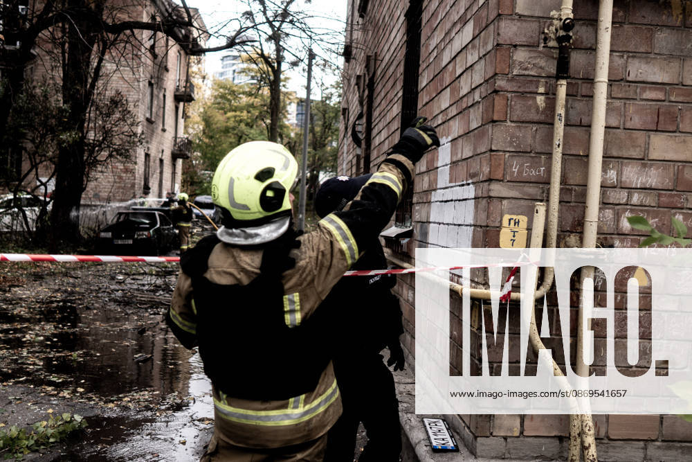 Aftermath of Russian drone attack in Kyiv KYIV, UKRAINE - OCTOBER 15: Firefighters operate following a Russian drone strikes a residential area in the city center, injuring a man who was near the impact site, in Kyiv, Ukraine, on October 15, 2026. Vincenzo Circosta Anadolu Kyiv Ukraine. Editorial use only. Please get in touch for any other usage.