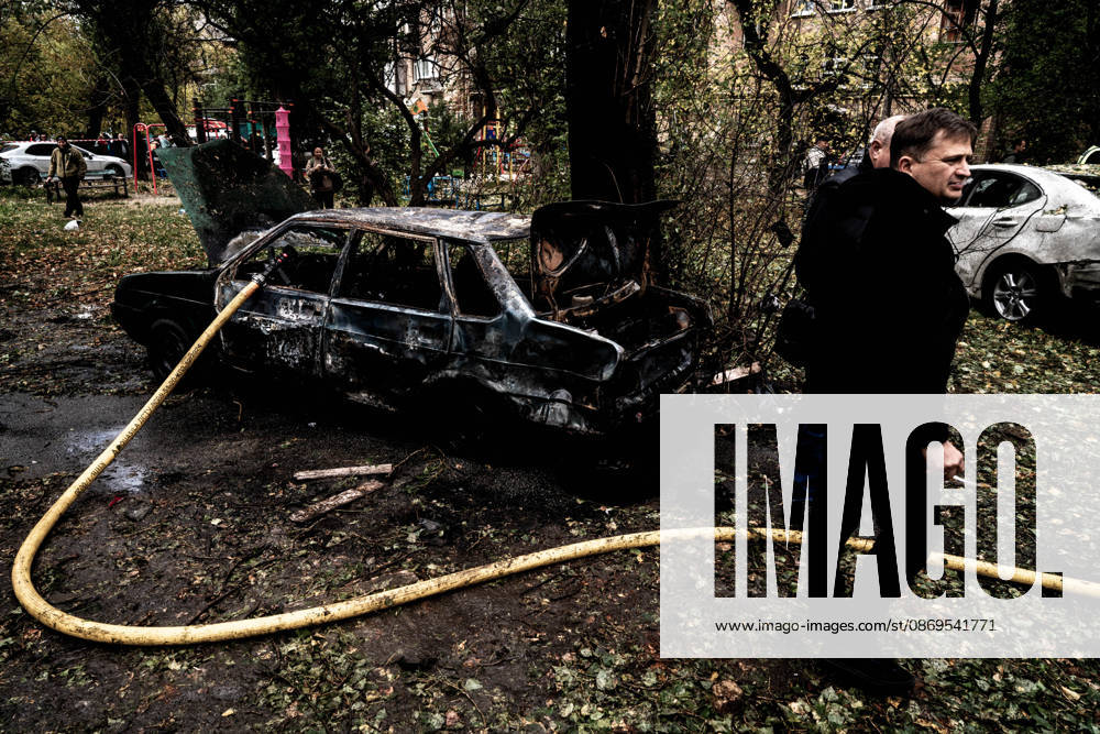 Aftermath of Russian drone attack in Kyiv KYIV, UKRAINE - OCTOBER 15: A view of a burnt-out car following a Russian drone strikes a residential area in the city center, injuring a man who was near the impact site, in Kyiv, Ukraine, on October 15, 2026. Vincenzo Circosta Anadolu Kyiv Ukraine. Editorial use only. Please get in touch for any other usage.
