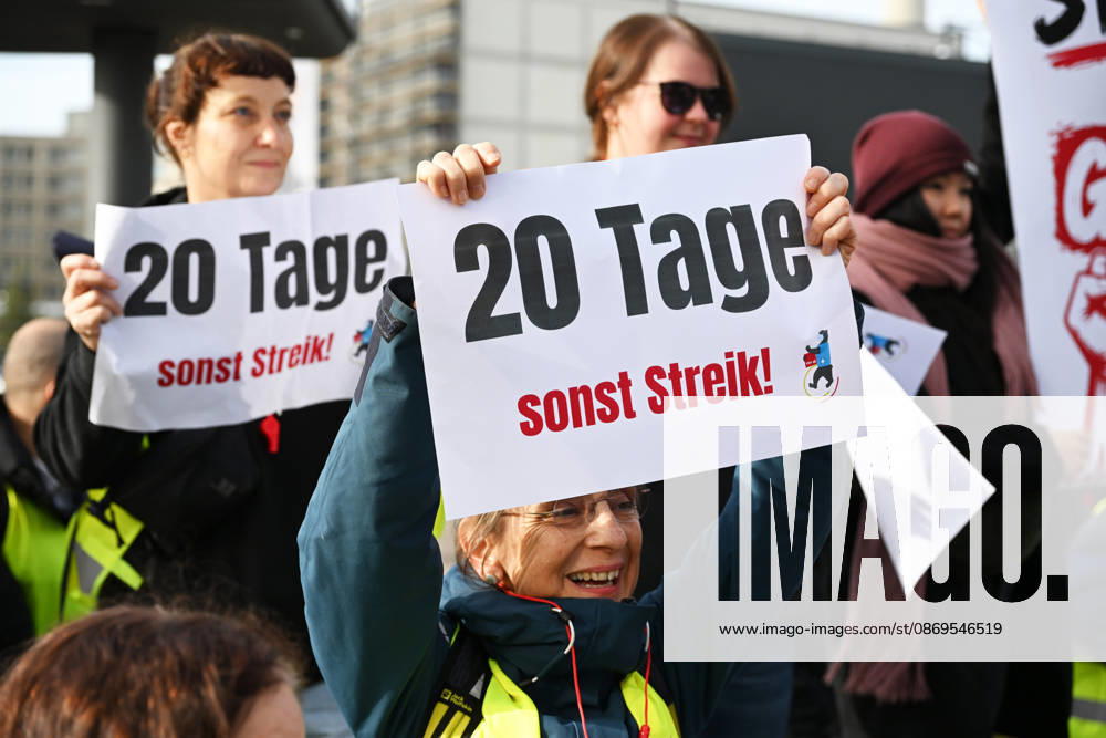 Charite workers strike over working conditions in Berlin BERLIN, GERMANY - OCTOBER 15: Workers at Charite, one of Germany’s largest university hospitals, take part in a warning strike called by the ver.di trade union, demanding better working conditions and reduced workloads, in Berlin, Germany, October 15, 2026. Volodymyr Sindieiev Anadolu Berlin Germany. Editorial use only. Please get in touch for any other usage.