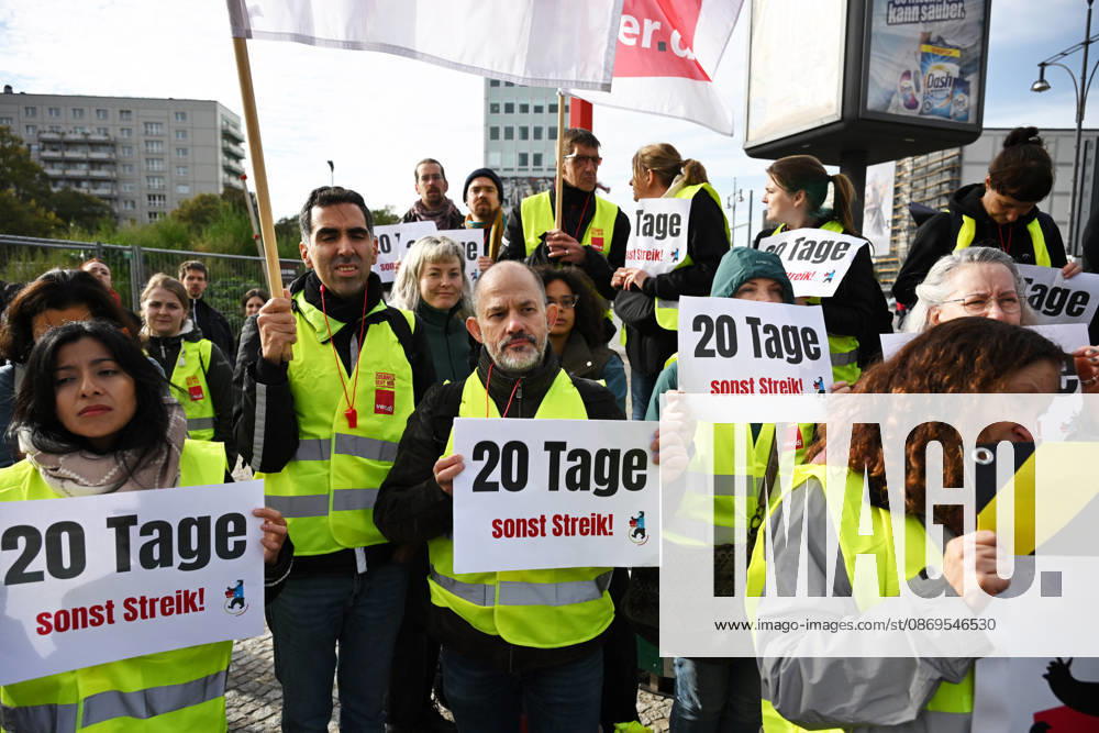 Charite workers strike over working conditions in Berlin BERLIN, GERMANY - OCTOBER 15: Workers at Charite, one of Germany’s largest university hospitals, take part in a warning strike called by the ver.di trade union, demanding better working conditions and reduced workloads, in Berlin, Germany, October 15, 2026. Volodymyr Sindieiev Anadolu Berlin Germany. Editorial use only. Please get in touch for any other usage.