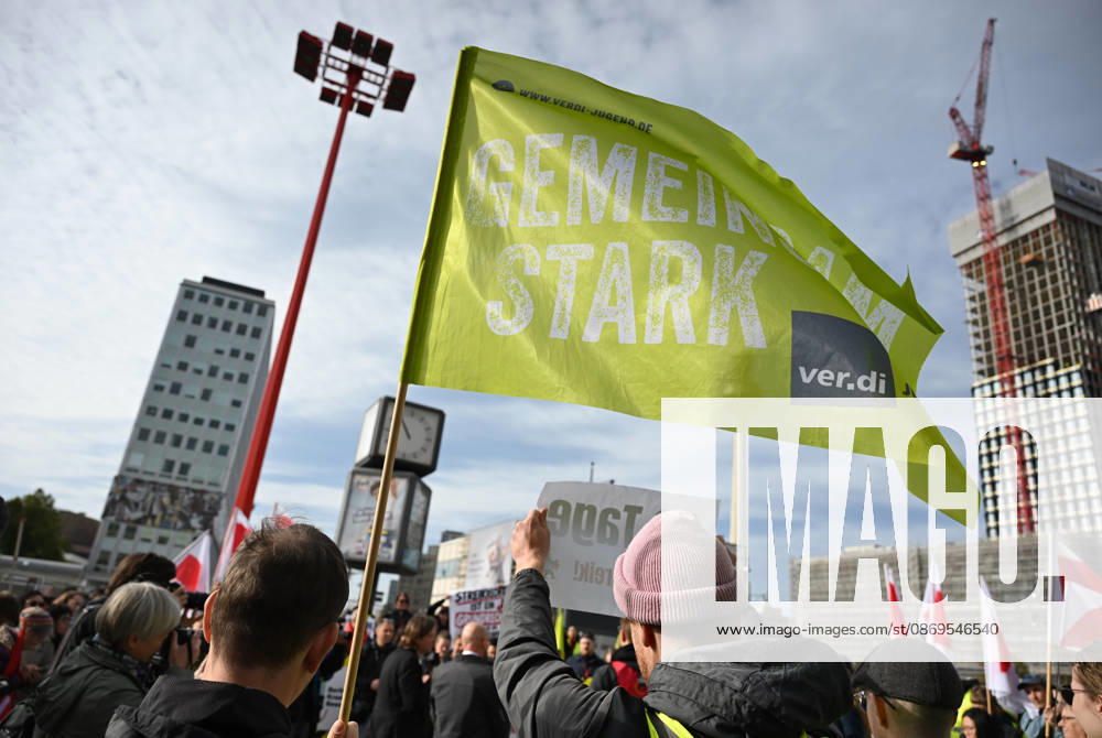 Charite workers strike over working conditions in Berlin BERLIN, GERMANY - OCTOBER 15: Workers at Charite, one of Germany’s largest university hospitals, take part in a warning strike called by the ver.di trade union, demanding better working conditions and reduced workloads, in Berlin, Germany, October 15, 2026. Volodymyr Sindieiev Anadolu Berlin Germany. Editorial use only. Please get in touch for any other usage.