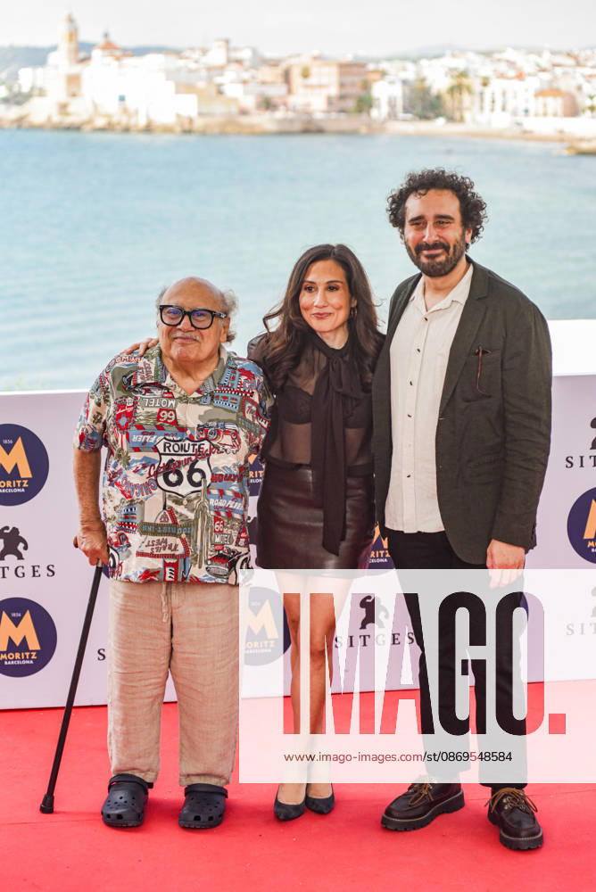 Photocall for the film Drag at the Sitges Film Festival I D Actor Danny DeVito with his children, actress Lucy Chet DeVito, and producer and director Jacob Daniel DeVito pose at the photocall for the film ‘Drag’ at the Sitges Film Festival on October 15, 2026, in Sitges, Barcelona, Catalonia, Spain ‘Drag’ is an American black comedy horror-thriller directed by Raviv Ullman and Greg Yagolnitzer and produced by Danny DeVito alongside his children Lucy and Jake. It is part of the Official Fantàstic Competition Section on October 15, 2026, in Sitges, Barcelona, Catalonia, Sitges, Barcelona, Catalonia, Spain