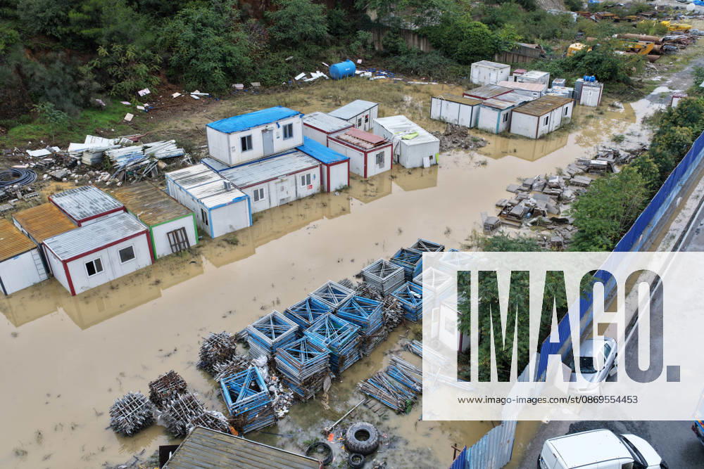 Heavy rainfall causes flooding in Istanbul s Sariyer district ISTANBUL, TURKIYE - OCTOBER 15: An aerial view of flooded roads, industrial facilities and vehicles surrounded by muddy floodwaters following heavy rainfall in the Ayazaga neighborhood of Sariyer district in Istanbul, Turkiye, on October 15, 2026. Rising floodwaters inundate streets and industrial areas, leaving several vehicles stranded and disrupting transportation in the area. Metin Yuksel Kaya Anadolu Istanbul Turkey. Editorial use only. Please get in touch for any other usage.