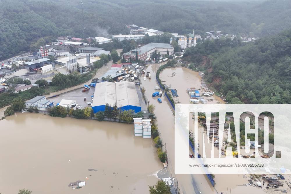 (261015) -- ISTANBUL, Oct. 15, 2026 -- An aerial drone photo taken on Oct. 15, 2026 shows a flooded area in Sariyer district, Istanbul, T¨¹rkiye. Two people died in Istanbul after torrential rain triggered flash floods, with rainfall reaching nearly 200 kg per square meter, authorities said Thursday. ) T?RKIYE-ISTANBUL-HEAVY RAINFALL-FLOODING LiuxLei