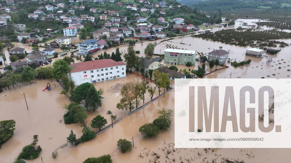 Heavy rain causes flooding in Turkiye s Sakarya SAKARYA, TURKIYE - OCTOBER 15: An aerial view of flooded homes and businesses in the Daricayiri neighborhood of Karasu district in Sakarya, Turkiye, following heavy rainfall that has continued since the previous evening, on October 15, 2026. The neighborhood entrance is closed to traffic due to flooding. Ibrahim Yozoglu Anadolu Sakarya Turkey. Editorial use only. Please get in touch for any other usage.