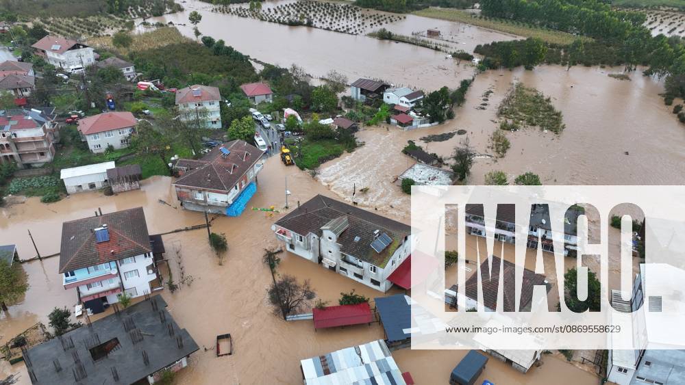 Heavy rain causes flooding in Turkiye s Sakarya SAKARYA, TURKIYE - OCTOBER 15: An aerial view of flooded homes and businesses in the Daricayiri neighborhood of Karasu district in Sakarya, Turkiye, following heavy rainfall that has continued since the previous evening, on October 15, 2026. The neighborhood entrance is closed to traffic due to flooding. Ibrahim Yozoglu Anadolu Sakarya Turkey. Editorial use only. Please get in touch for any other usage.