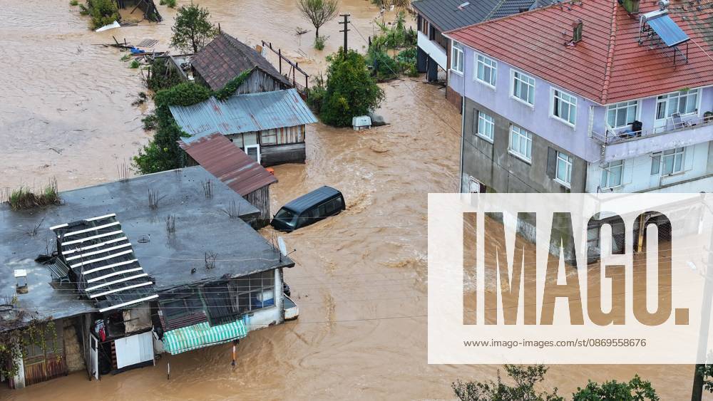 Heavy rain causes flooding in Turkiye s Sakarya SAKARYA, TURKIYE - OCTOBER 15: An aerial view of flooded homes and businesses in the Daricayiri neighborhood of Karasu district in Sakarya, Turkiye, following heavy rainfall that has continued since the previous evening, on October 15, 2026. The neighborhood entrance is closed to traffic due to flooding. Ibrahim Yozoglu Anadolu Sakarya Turkey. Editorial use only. Please get in touch for any other usage.
