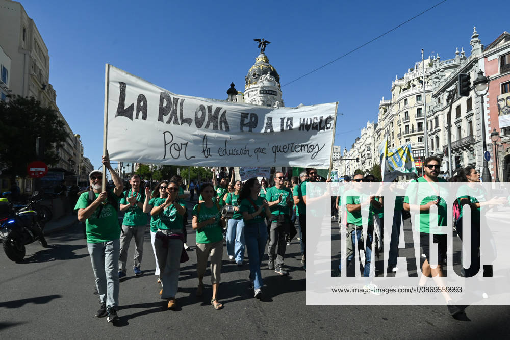 Teachers form a human chain in front of the Madrid Regional Ministry of Education on the second day of the strike Teachers during a human chain in front of the Madrid Regional Ministry of Education, October 15, 2026, in Madrid, Spain. Public school teachers in the Community of Madrid began an indefinite strike yesterday, October 14, to demand more resources and better working conditions. The strike was called by the unions CCOO, CGT, CNT, Solidaridad Obrera, STEM, and UGT, as well as by the teacher advocacy groups Educación Especial Digna, Menos Lectivas, and Queremos FP. Among their main demands are the restoration of a maximum of 17 teaching periods per week in secondary education and vocational training, and 22 in elementary school, and