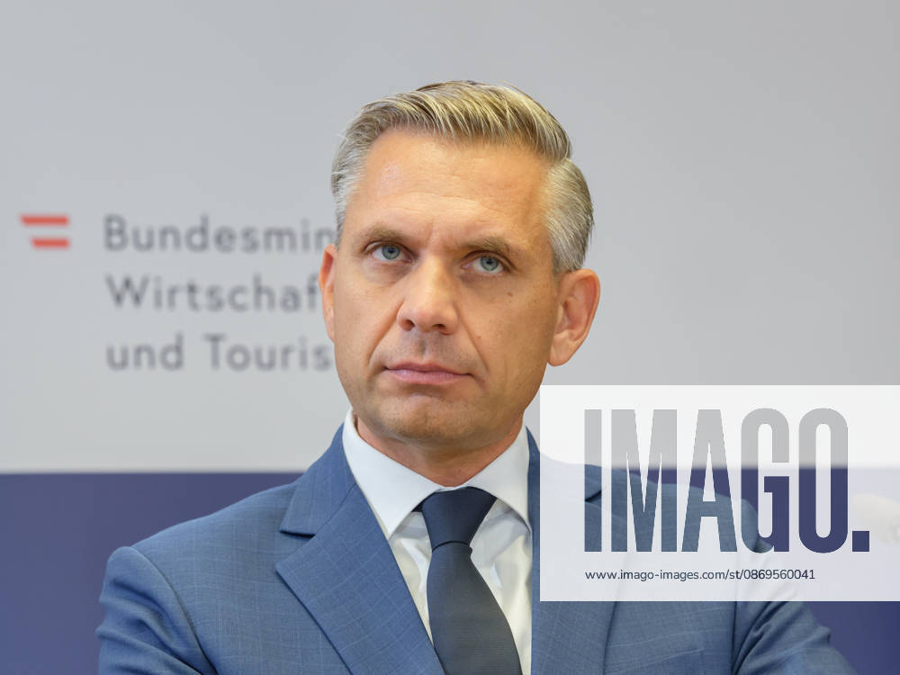 Press Conference at the BMLUK Federal Minister of Economy, Energy, and Tourism Wolfgang Hattmannsdorfer (ÖVP) on October 15, 2026, at the press conference on the federal government’s 2027 Renovation Initiative at the Federal Ministry of Agriculture and Forestry, Climate and Environmental Protection, Regions, and Water Management in Vienna, Vienna, Austria