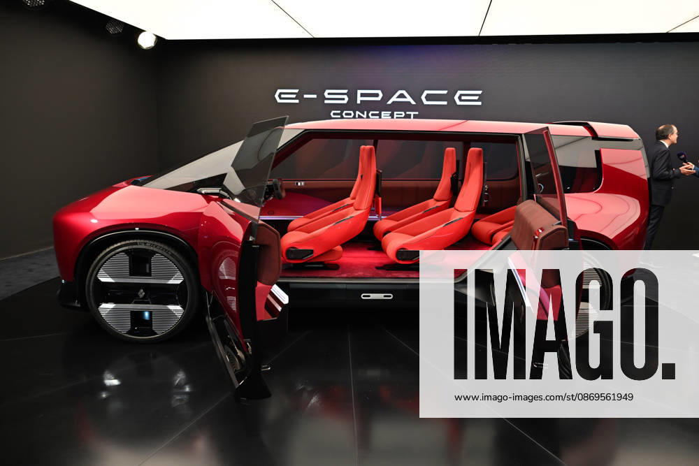 Paris Motor Show 2026 PARIS, FRANCE - OCTOBER 15: The Renault E-Space concept car on display at the Paris Motor Show (Mondial de l Auto) in Paris, France on October 15, 2026. Mustafa Yalcin Anadolu Paris France. Editorial use only. Please get in touch for any other usage.
