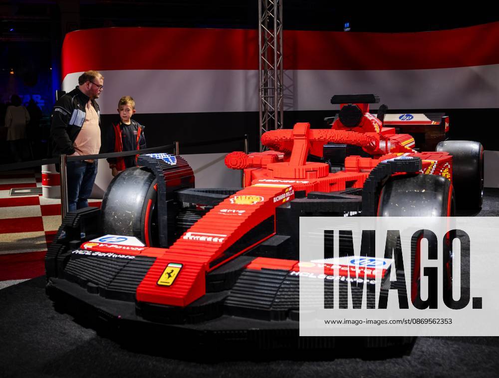 UTRECHT - A race car made of LEGO bricks during the first day of LEGO World at the Jaarbeurs. For seven days, young and old can have fun with the building toys. REMKO DE WAAL ANP netherlands out - belgium out