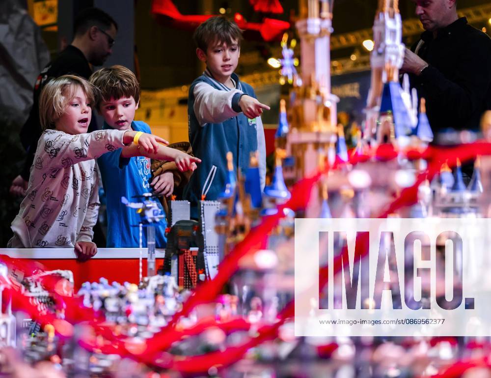 UTRECHT - Visitors view LEGO creations during the first day of LEGO World at the Jaarbeurs. For seven days, young and old can have fun with the building toys. REMKO DE WAAL ANP netherlands out - belgium out