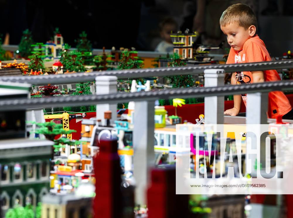UTRECHT - Visitors view LEGO creations during the first day of LEGO World at the Jaarbeurs. For seven days, young and old can have fun with the building toys. REMKO DE WAAL ANP netherlands out - belgium out