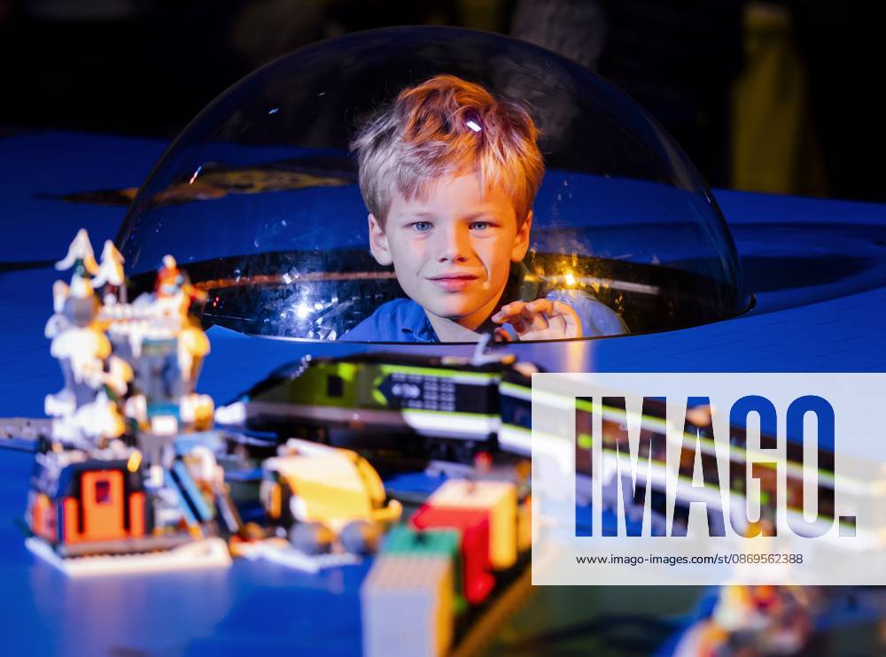 UTRECHT - Visitors view LEGO creations during the first day of LEGO World at the Jaarbeurs. For seven days, young and old can have fun with the building toys. REMKO DE WAAL ANP netherlands out - belgium out