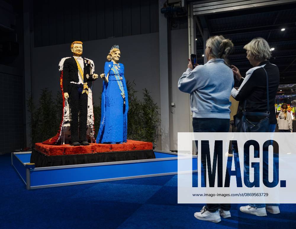 UTRECHT - King Willem-Alexander and Queen Maxima made of LEGO bricks during the first day of LEGO World at the Jaarbeurs. For seven days, young and old can have fun with the building toys. REMKO DE WAAL ANP netherlands out - belgium out