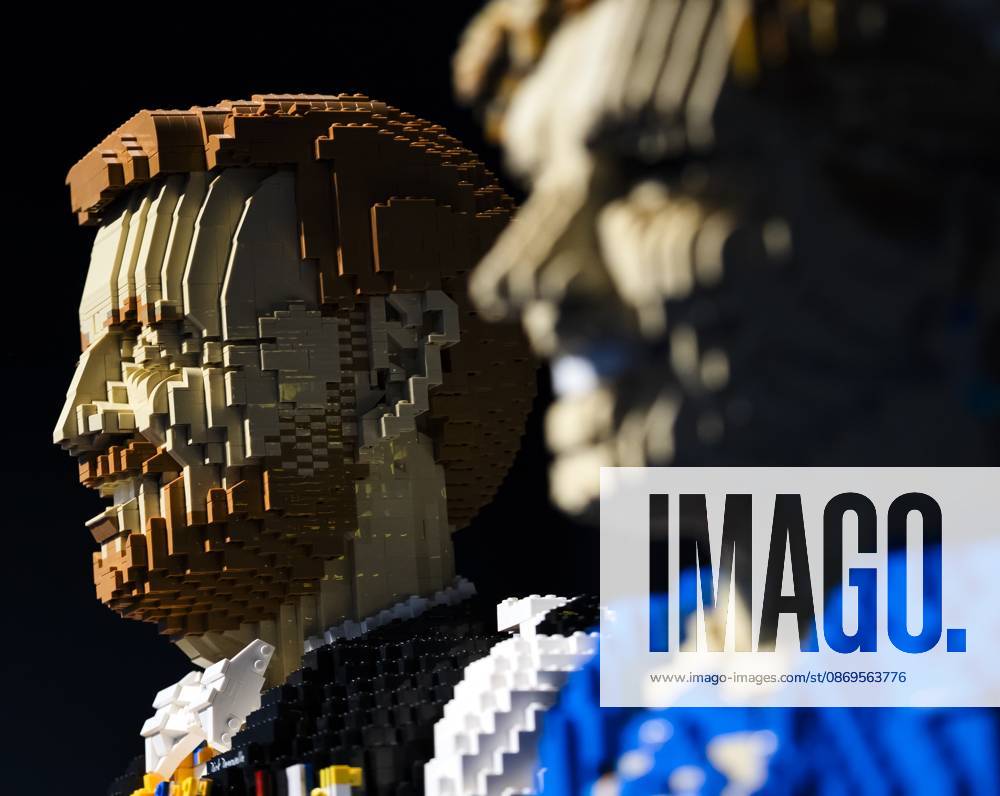 UTRECHT - King Willem-Alexander and Queen Maxima made of LEGO bricks during the first day of LEGO World at the Jaarbeurs. For seven days, young and old can have fun with the building toys. REMKO DE WAAL ANP netherlands out - belgium out