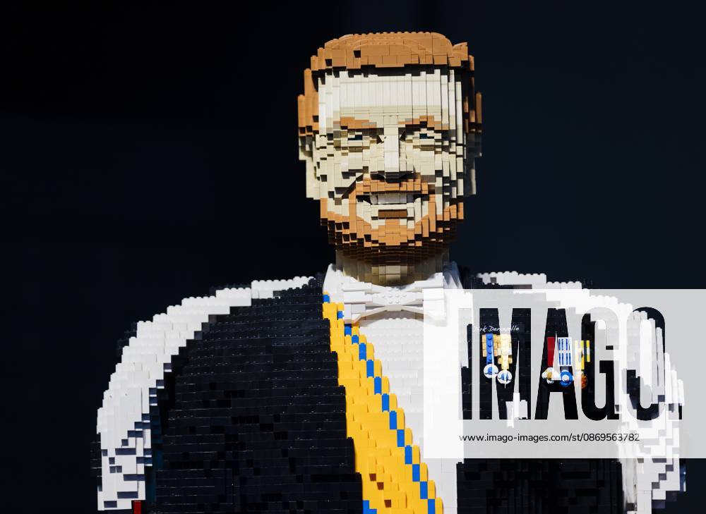 UTRECHT - King Willem-Alexander made of LEGO bricks during the first day of LEGO World at the Jaarbeurs. For seven days, young and old can have fun with the building toys. REMKO DE WAAL ANP netherlands out - belgium out