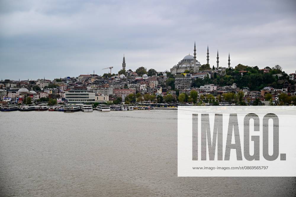 Rain turns waters brown along Istanbul strait ISTANBUL, TURKIYE - OCTOBER 15: Brown-colored water is visible along parts of the Istanbul Strait shoreline and the Golden Horn following heavy rain in the city, on October 15, 2026 in Istanbul, Turkiye. The change in water color was observed in several coastal areas after the downpour. Cem Tekkesinoglu Anadolu Istanbul Turkey. Editorial use only. Please get in touch for any other usage.