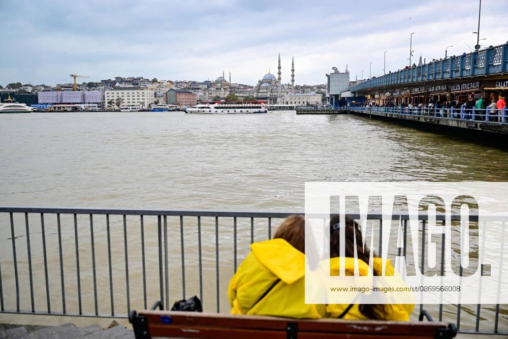 Rain turns waters brown along Istanbul strait ISTANBUL, TURKIYE - OCTOBER 15: Brown-colored water is visible along parts of the Istanbul Strait shoreline and the Golden Horn following heavy rain in the city, on October 15, 2026 in Istanbul, Turkiye. The change in water color was observed in several coastal areas after the downpour. Cem Tekkesinoglu Anadolu Istanbul Turkey. Editorial use only. Please get in touch for any other usage.