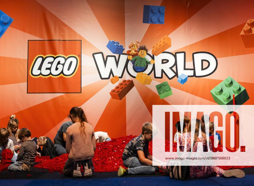 UTRECHT - Visitors build with LEGO during the first day of LEGO World at the Jaarbeurs. For seven days, young and old can let loose with the building toys. REMKO DE WAAL ANP netherlands out - belgium out