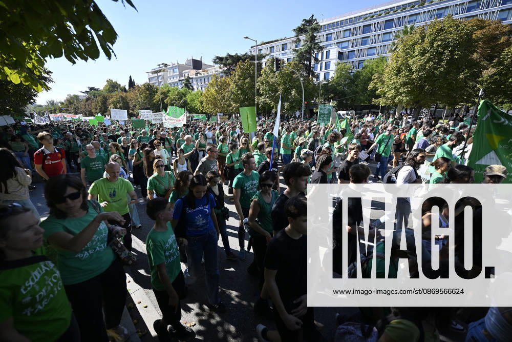 Students and teachers rally in Madrid as education strike continues MADRID, SPAIN - OCTOBER 15: Students and education workers march through central Madrid carrying banners and placards as an indefinite strike demanding improved education conditions continues for a second day, on October 15, 2026 in Madrid, Spain. Students who walked out of classes joined teachers and other education staff in the demonstration, which was called by unions representing the education sector. Burak Akbulut Anadolu Madrid Spain. Editorial use only. Please get in touch for any other usage.