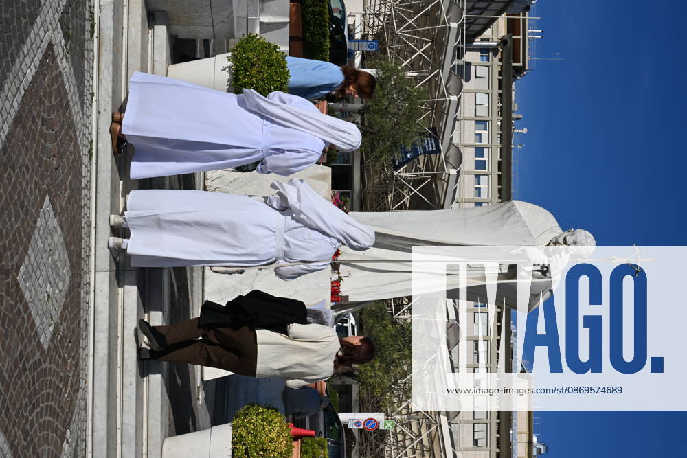 Italy, Rome,Vatican 2026-10-15 : Statue of John Paul II in front Agostino Gemelli University Hosoital Italy, Rome,Vatican 2026-10-15 : statue of John Paul II in front the Agostino Gemelli University Hospital, where Pope Leo XIV is hospitalized, in Rome, Italy. According to the Holy See Press Office, Pope Leo XIV is recovering in hospital following a successful thoracic surgery on 13 October to remove the lower lobe of his right lung, during which doctors confirmed a diagnosis of lung adenocarcinoma. Copyright Alessia Giuliani CPP - NO BOOKS