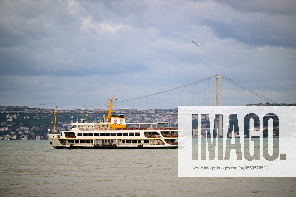 Rain turns waters brown along Istanbul strait ISTANBUL, TURKIYE - OCTOBER 15: Brown-colored water is visible along parts of the Istanbul Strait shoreline and the Golden Horn following heavy rain in the city, on October 15, 2026 in Istanbul, Turkiye. The change in water color was observed in several coastal areas after the downpour. Cem Tekkesinoglu Anadolu Istanbul Turkey. Editorial use only. Please get in touch for any other usage.