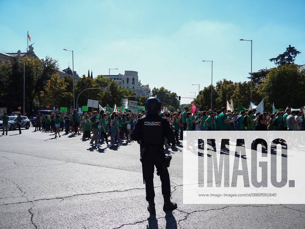 MADRID, SPAIN - October 15: Public education in Madrid is on strike, and the teachers called a demonstration at the headquarters of the Regional Ministry of Education (ConsejeroÂ­a de EducacioÂ³n). The teachers got past the police cordon and blocked major thoroughfares Calle de AlcaloÂ¡ and Paseo de Recoletos, causing traffic chaos as they passed through Plaza de ColoÂ³n and Plaza de Cibeles. Madrid Spain - ZUMAh199 20261015_zip_h199_009