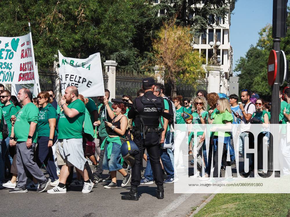 MADRID, SPAIN - October 15: Public education in Madrid is on strike, and the teachers called a demonstration at the headquarters of the Regional Ministry of Education (ConsejeroÂa de Educacio³n). The teachers got past the police cordon and blocked major thoroughfares Calle de Alcalo¡ and Paseo de Recoletos, causing traffic chaos as they passed through Plaza de Colo³n and Plaza de Cibeles. Madrid Spain - ZUMAh199 20261015_zip_h199_011