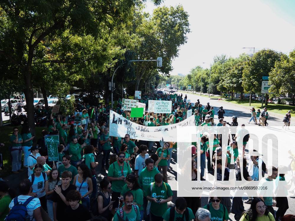 MADRID, SPAIN - October 15: Public education in Madrid is on strike, and the teachers called a demonstration at the headquarters of the Regional Ministry of Education (ConsejeroÂa de Educacio³n). The teachers got past the police cordon and blocked major thoroughfares Calle de Alcalo¡ and Paseo de Recoletos, causing traffic chaos as they passed through Plaza de Colo³n and Plaza de Cibeles. Madrid Spain - ZUMAh199 20261015_zip_h199_020