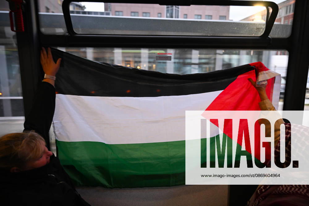 Pro-Palestinian protest in Netherlands ahead of AZ Alkmaar-Hapoe ALKMAAR, NETHERLANDS - OCTOBER 15: Pro-Palestinian demonstrator groups gather near AFAS Stadium to protest the UEFA Europa League football match between AZ Alkmaar and Hapoel Be er Sheva in Alkmaar, Netherlands on October 15, 2026. Security measures were heightened around the venue during the protest ahead of the match. Mouneb Taim Anadolu Alkmaar Netherlands. Editorial use only. Please get in touch for any other usage.