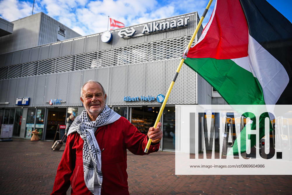 Pro-Palestinian protest in Netherlands ahead of AZ Alkmaar-Hapoe ALKMAAR, NETHERLANDS - OCTOBER 15: Pro-Palestinian demonstrator groups gather near AFAS Stadium to protest the UEFA Europa League football match between AZ Alkmaar and Hapoel Be er Sheva in Alkmaar, Netherlands on October 15, 2026. Security measures were heightened around the venue during the protest ahead of the match. Mouneb Taim Anadolu Alkmaar Netherlands. Editorial use only. Please get in touch for any other usage.