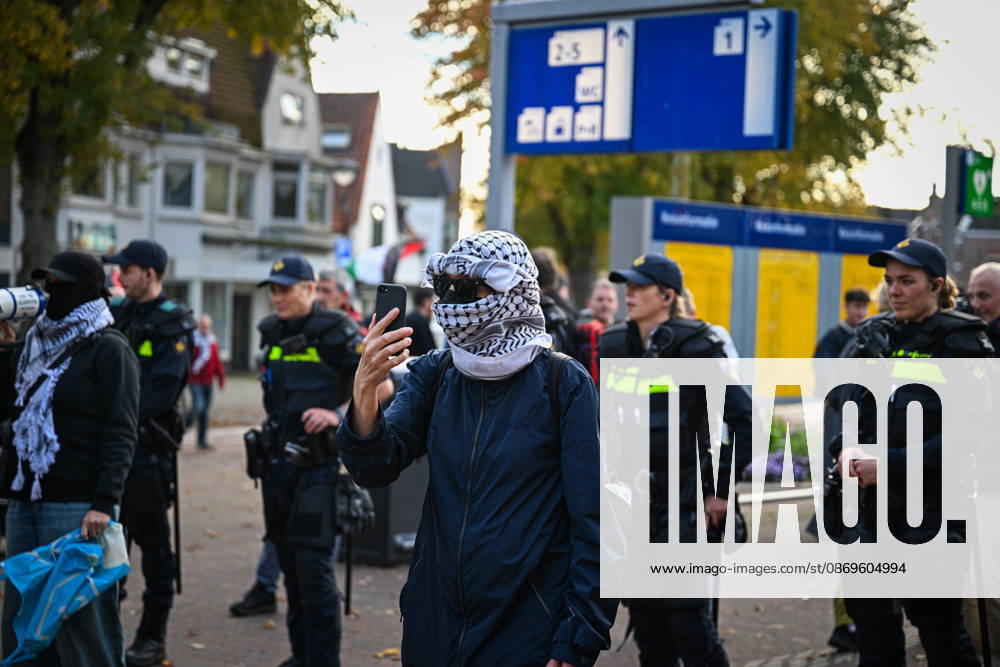 Pro-Palestinian protest in Netherlands ahead of AZ Alkmaar-Hapoe ALKMAAR, NETHERLANDS - OCTOBER 15: Pro-Palestinian demonstrator groups gather near AFAS Stadium to protest the UEFA Europa League football match between AZ Alkmaar and Hapoel Be er Sheva in Alkmaar, Netherlands on October 15, 2026. Security measures were heightened around the venue during the protest ahead of the match. Mouneb Taim Anadolu Alkmaar Netherlands. Editorial use only. Please get in touch for any other usage.