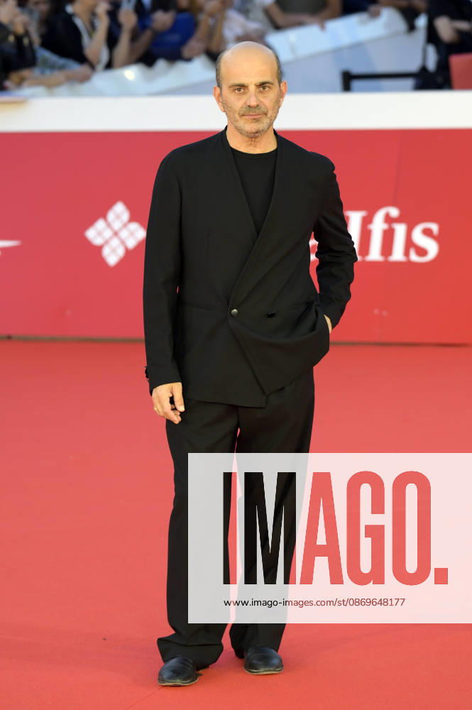 Giovanni Ludeno at the premiere of the film *Je so pazzo* at the 21st Rome International Film Festival (Festa del Cinema di Roma) 2026 at the Auditorium Parco della Musica in Rome, October 15, 2026 Foto:xA.xM.xTinghinox xFuturexImagex pazzo_6008