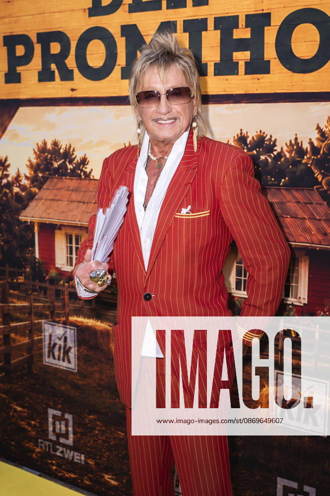 Bert Wollersheim at the premiere of Season 2 of the reality TV show *Der Promihof* at the Gertrudenhof adventure farm in Hürth, October 14, 2026 Foto:xT.xFuturexImagex promihof_6022