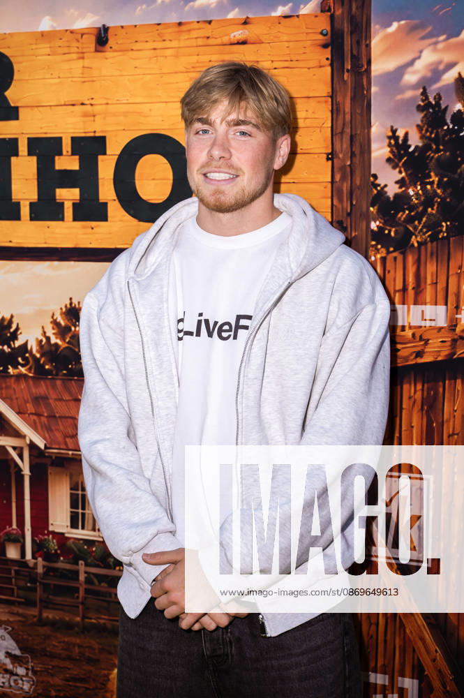 Calvin Steiner at the premiere of Season 2 of the reality TV show *Der Promihof* at the Gertrudenhof adventure farm in Hürth, October 14, 2026 Foto:xT.xFuturexImagex promihof_6026