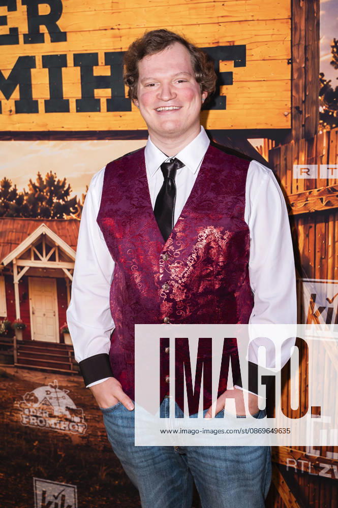 Fritz Wagner at the premiere of Season 2 of the reality TV show *Der Promihof* at the Gertrudenhof adventure farm in Hürth, October 14, 2026 Foto:xT.xFuturexImagex promihof_6033