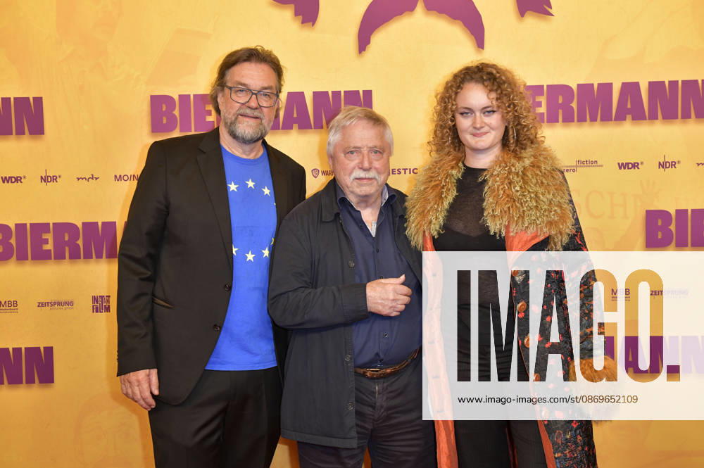 Jens Meurer, Wolf Biermann, and a guest at the premiere of the documentary *Biermann* at Kino International in Berlin, October 15, 2026 Foto:xM.xBehrensx xFuturexImagex biermann_berlin_6085