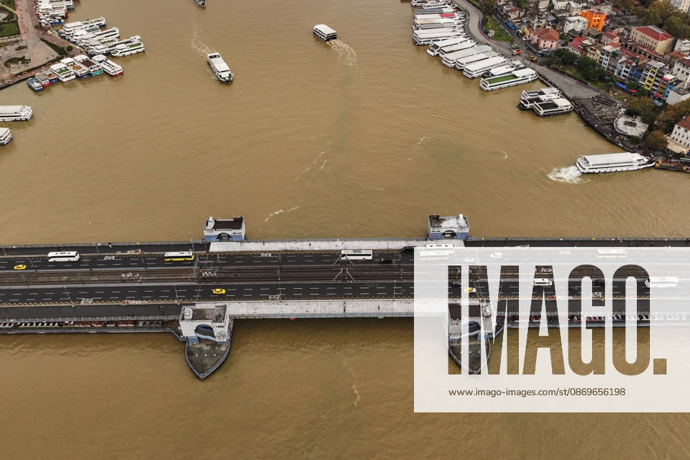 Heavy rain turns Istanbul’s coastal waters brown ISTANBUL, TURKIYE - OCTOBER 16: An aerial view of the brown-colored waters along parts of the Bosphorus and the Golden Horn in Istanbul, Turkiye, following heavy rainfall, on October 16, 2026. Hakan Akgun Anadolu Istanbul Turkey. Editorial use only. Please get in touch for any other usage.