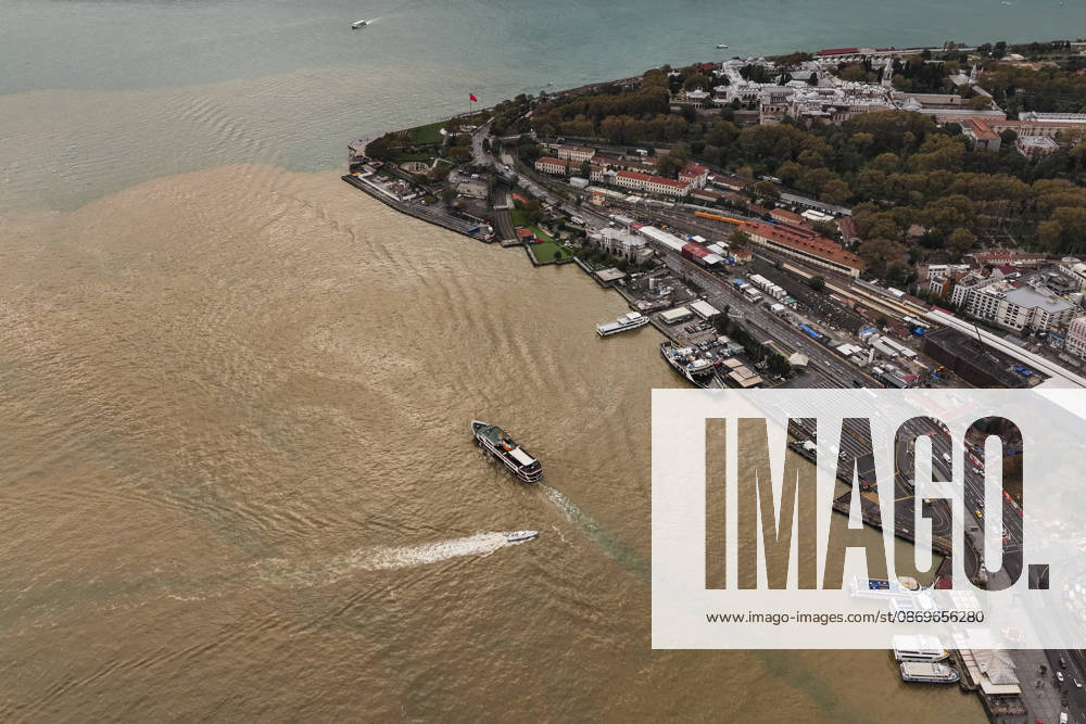 Heavy rain turns Istanbul’s coastal waters brown ISTANBUL, TURKIYE - OCTOBER 16: An aerial view of the brown-colored waters along parts of the Bosphorus and the Golden Horn in Istanbul, Turkiye, following heavy rainfall, on October 16, 2026. Hakan Akgun Anadolu Istanbul Turkey. Editorial use only. Please get in touch for any other usage.