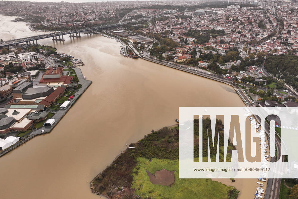 Heavy rain turns Istanbul’s coastal waters brown ISTANBUL, TURKIYE - OCTOBER 16: An aerial view of the brown-colored waters along parts of the Bosphorus and the Golden Horn in Istanbul, Turkiye, following heavy rainfall, on October 16, 2026. Hakan Akgun Anadolu Istanbul Turkey. Editorial use only. Please get in touch for any other usage.