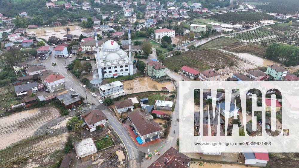 Heavy rain continues to affect Sakarya SAKARYA, TURKIYE - OCTOBER 16: An aerial view of floodwaters surrounding homes and roads in the Daricayiri neighborhood of Karasu district in Sakarya, Turkiye, on October 16, 2026. Heavy rainfall that began on the evening of the previous day continued to affect the province, and the area was seen from the air after flooding struck the neighborhood. Ibrahim Yozoglu Anadolu Sakarya Turkey. Editorial use only. Please get in touch for any other usage.