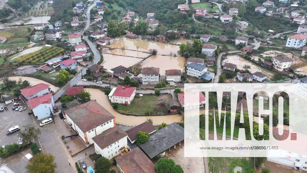 Heavy rain continues to affect Sakarya SAKARYA, TURKIYE - OCTOBER 16: An aerial view of floodwaters surrounding homes and roads in the Daricayiri neighborhood of Karasu district in Sakarya, Turkiye, on October 16, 2026. Heavy rainfall that began on the evening of the previous day continued to affect the province, and the area was seen from the air after flooding struck the neighborhood. Ibrahim Yozoglu Anadolu Sakarya Turkey. Editorial use only. Please get in touch for any other usage.