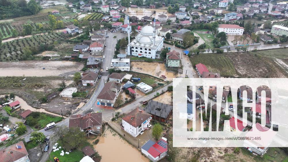 Heavy rain continues to affect Sakarya SAKARYA, TURKIYE - OCTOBER 16: An aerial view of floodwaters surrounding homes and roads in the Daricayiri neighborhood of Karasu district in Sakarya, Turkiye, on October 16, 2026. Heavy rainfall that began on the evening of the previous day continued to affect the province, and the area was seen from the air after flooding struck the neighborhood. Ibrahim Yozoglu Anadolu Sakarya Turkey. Editorial use only. Please get in touch for any other usage.