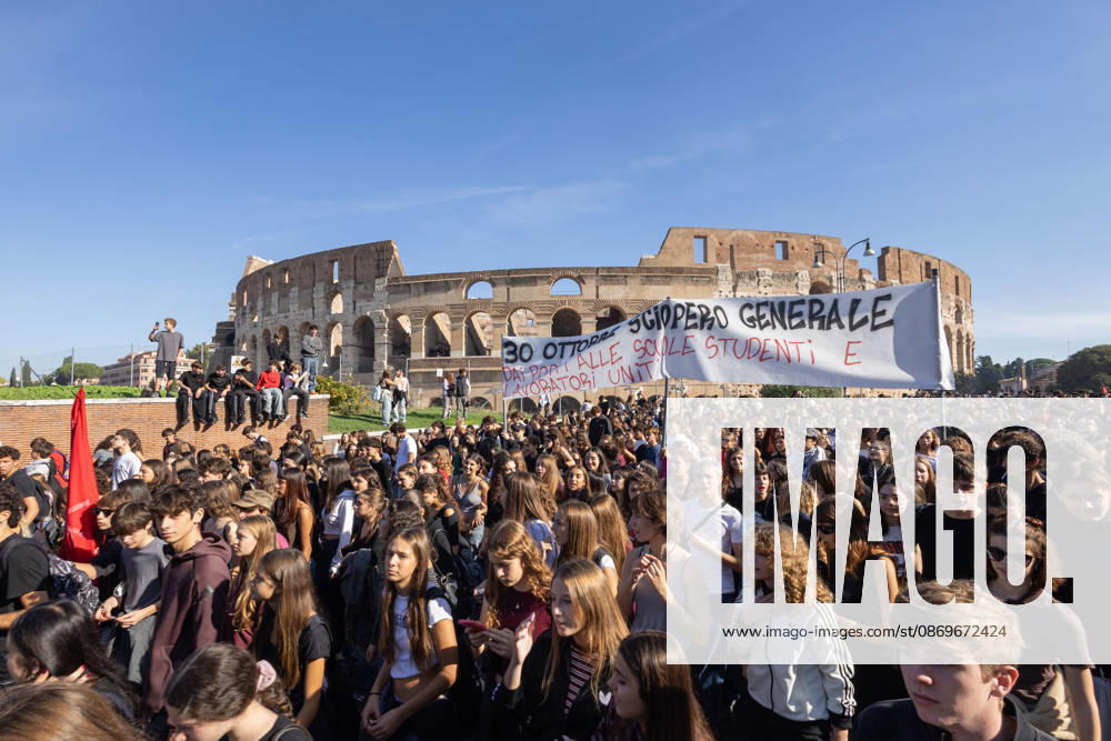 IPA89756017 - Rome, October 16, 2026: Student demonstration in Rome on No Meloni Day against Minister Valditara and the Education Decree-Law