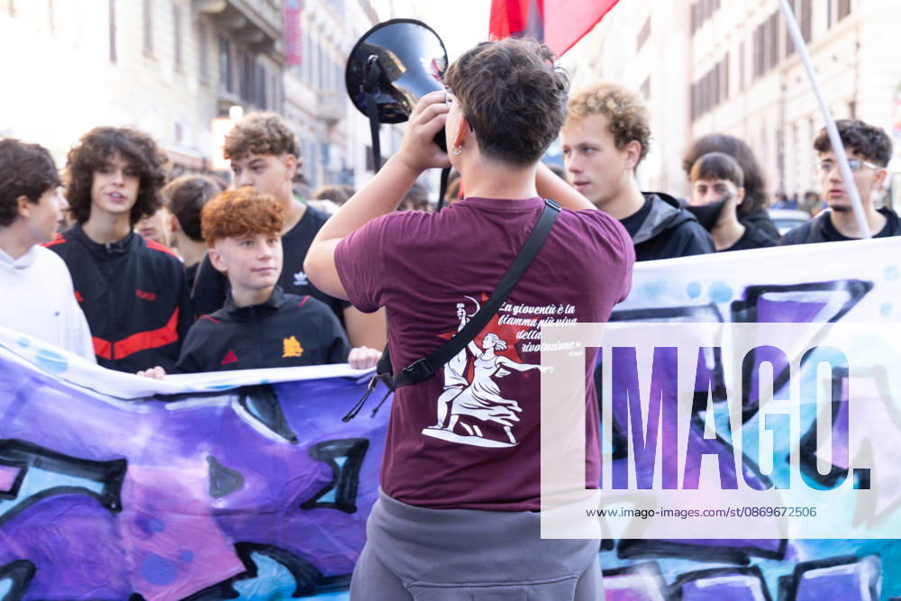 IPA89755956 - Rome, October 16, 2026: Student demonstration in Rome on No Meloni Day against Minister Valditara and the Education Decree-Law