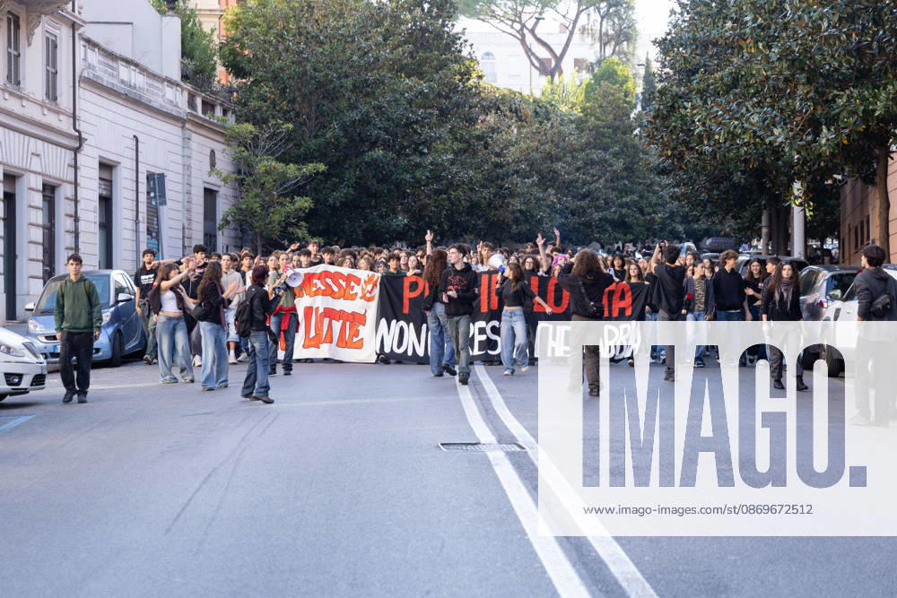 IPA89755957 - Rome, October 16, 2026: Student demonstration in Rome on No Meloni Day against Minister Valditara and the Education Decree-Law